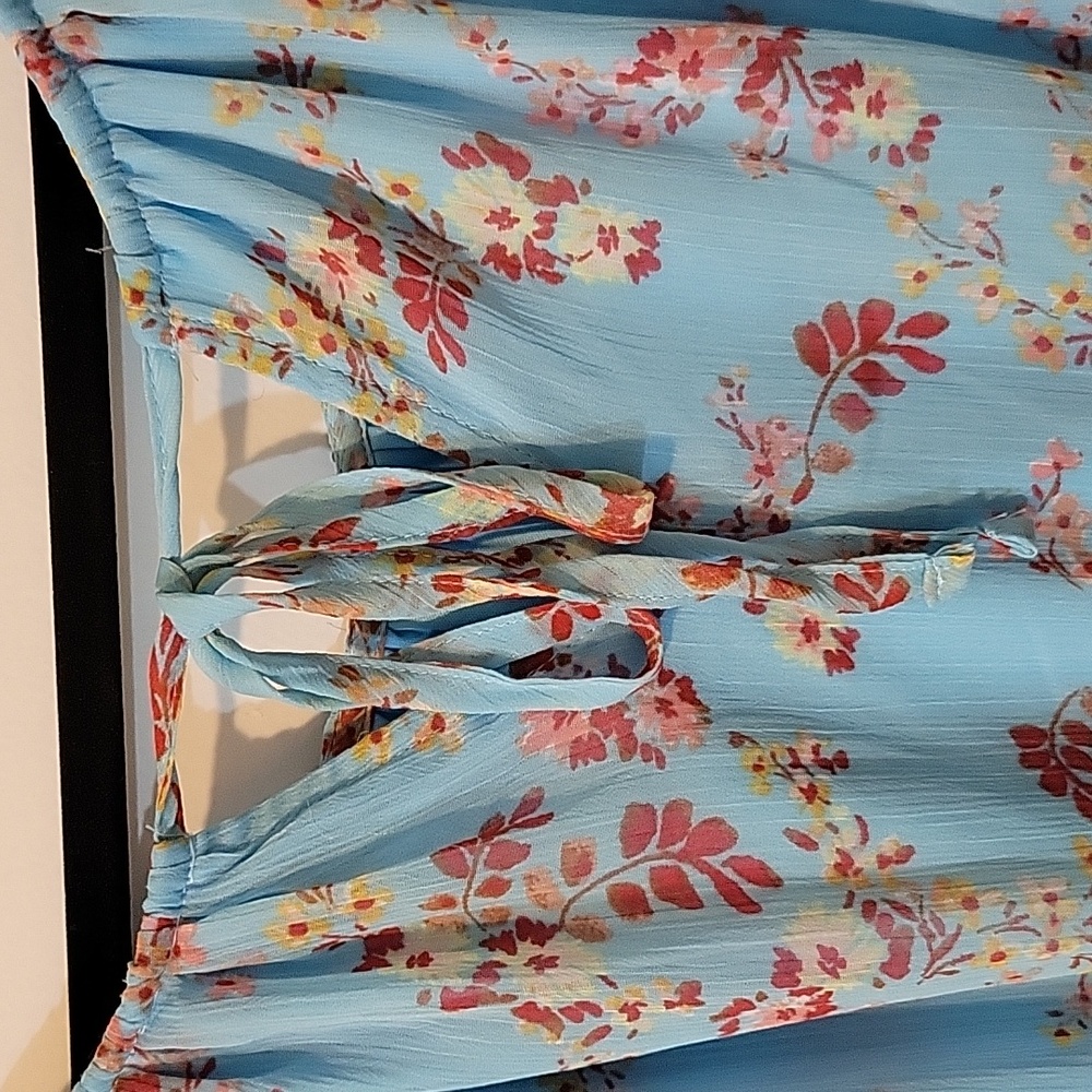 LC Lauren Conrad Blue, Red, Pink and Yellow Flutter Sleeve Blouse - Picture 4 of 8